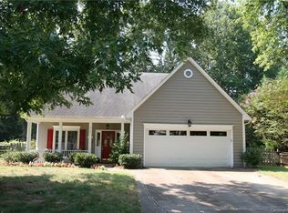 3201 Crescent Knoll Dr, Matthews, NC 28105