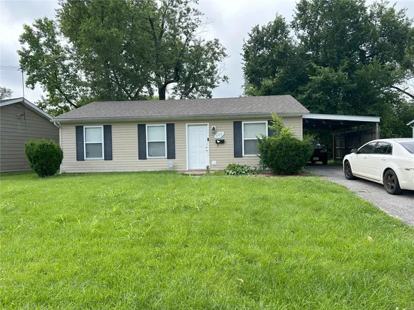 122 Lazarcheff Dr, Cahokia, IL 62206