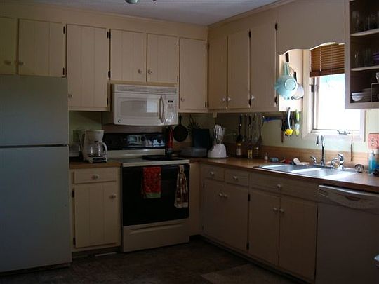 4th image of 621 Hoyle St