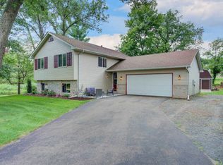 26592 Glen Oak Dr, Wyoming, MN 55092