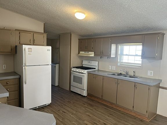 2nd image of 4440 Rainbow Ln #55