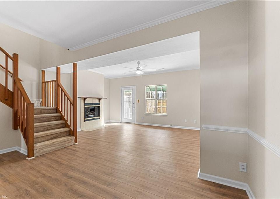 1st image of 302 Monument Ct