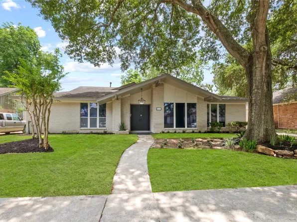 8307 Braesview Ln, Houston, TX 77071