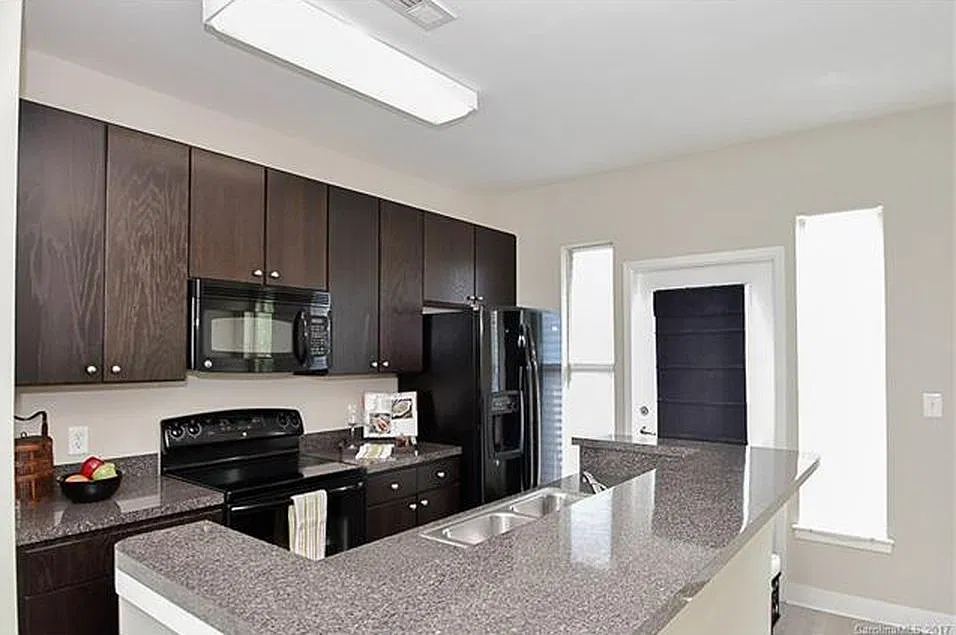 3 bed, 1430 sqft, $765 — Photo 3