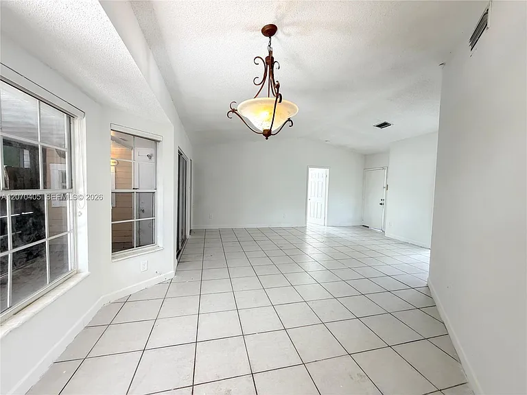 9850 W Heather Ln — Photo 3