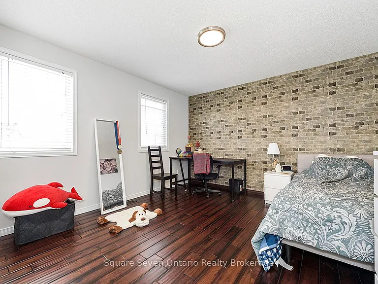 635 Commonwealth Cres — Photo 17