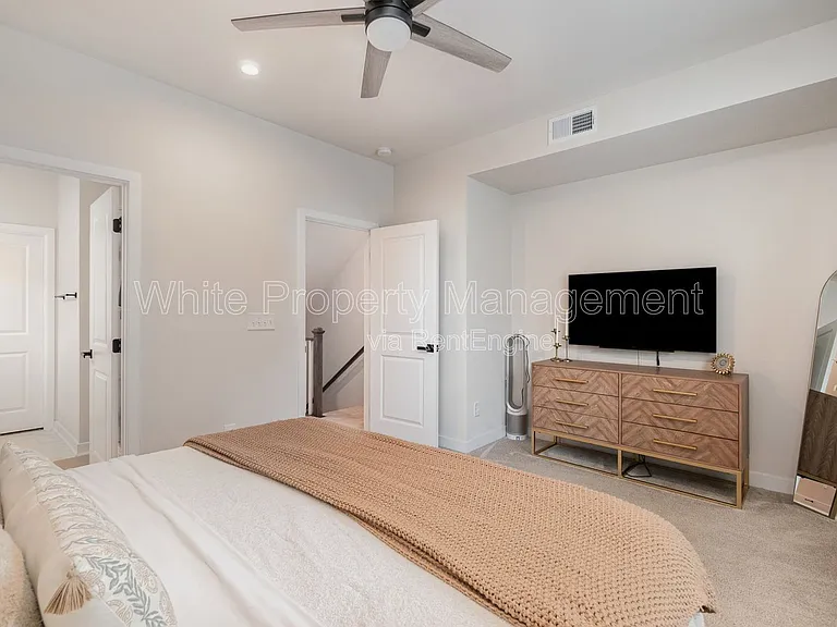 4742 Chastain Ave — Photo 9