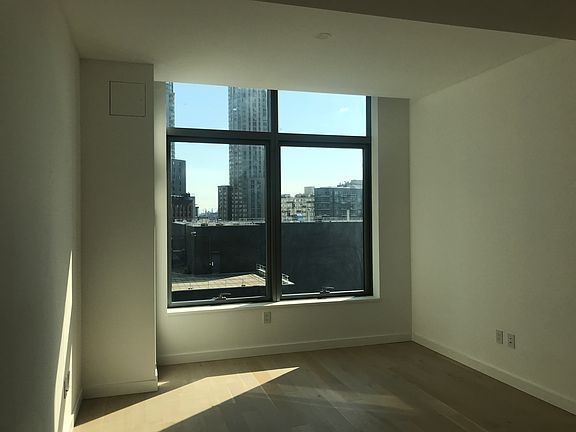 5th image of 3 Court Sq APT 625