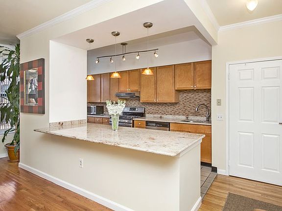 2nd image of 24 Bradhurst Ave APT 4