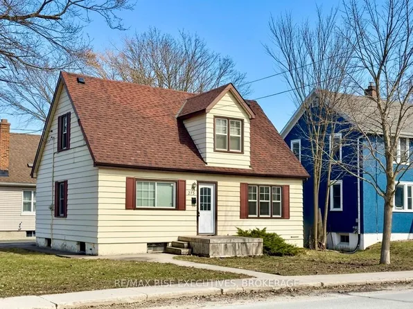 273 College St, Kingston, ON K7L 4M1