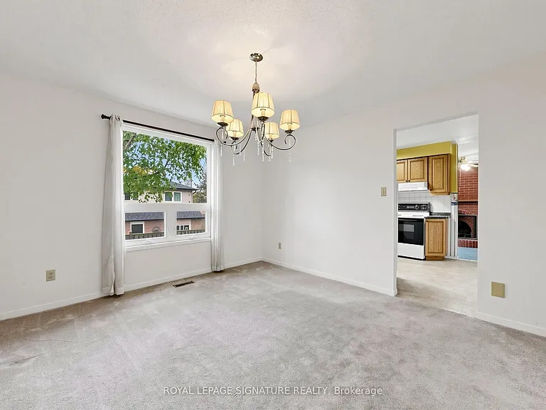 94 Howlett Ave — Photo 10