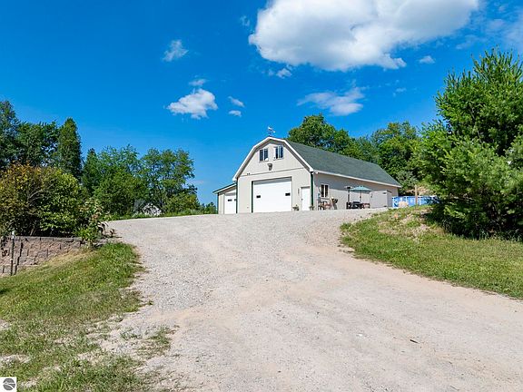2nd image of 2881 E Aspen Dr