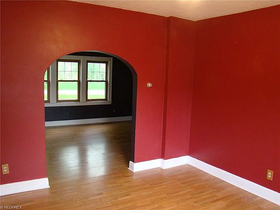 4th image of 900 Lakeview Dr