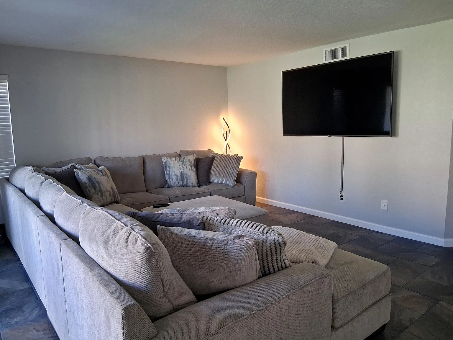 2 bed, 1335 sqft, $4,500 — Photo 3