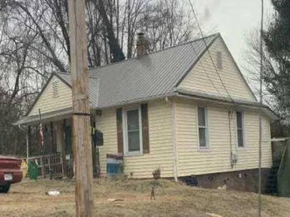 37 6th St, Fieldale, VA 24089