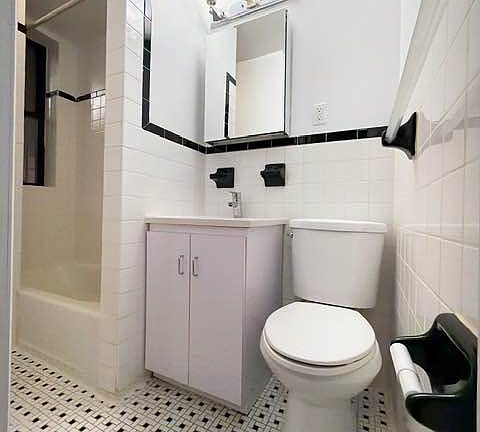 5th image of 450 Suydam St APT 2