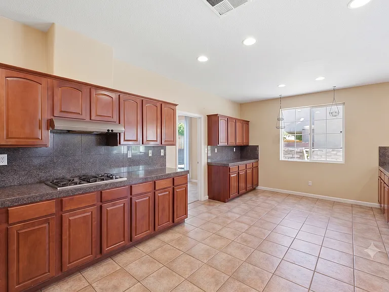 4501 Thoroughbred Ct — Photo 9