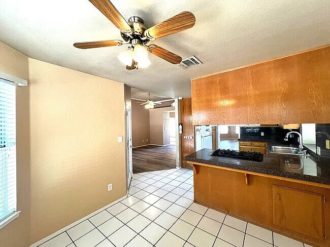 9316 Foxglen Ct — Photo 11
