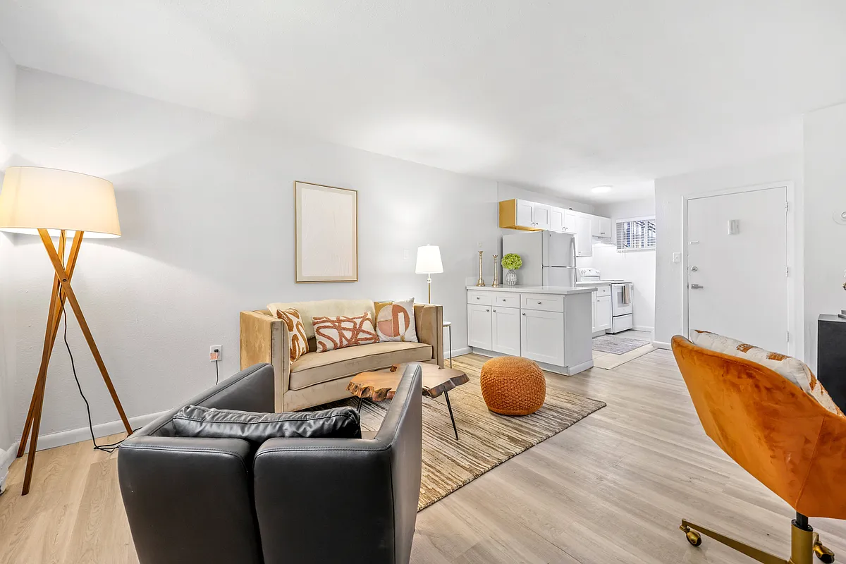Building Photo - Avanti Living