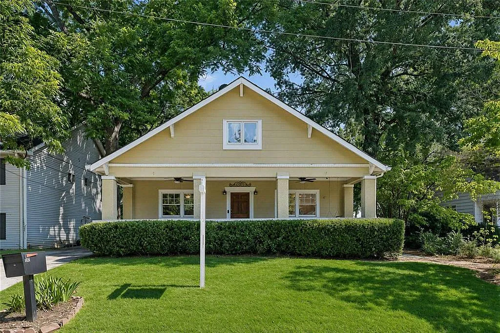 3 bed, 3.5 bath, 2100 sqft, $3,800 — Photo 2