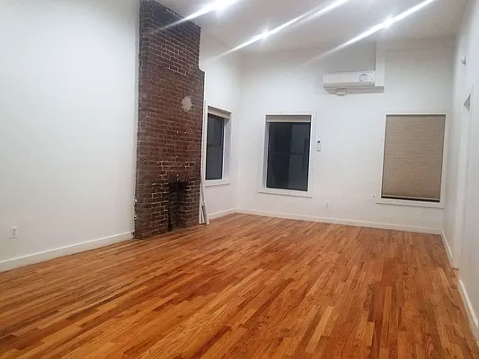 Rented by Capri Jet Realty Corp | media 25