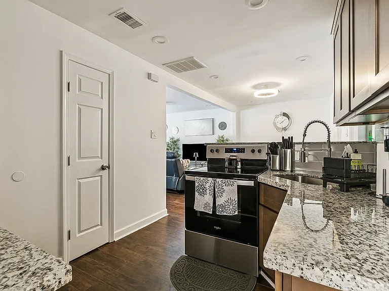 5400 Lacour Monique St #B — Photo 9