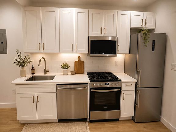 2nd image of 11 Stagg St APT 2L