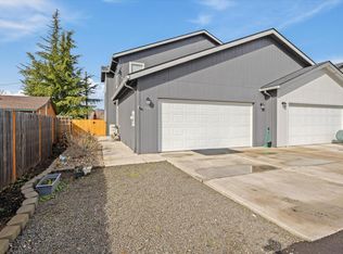 700 Ross Ln N, Medford, OR 97501