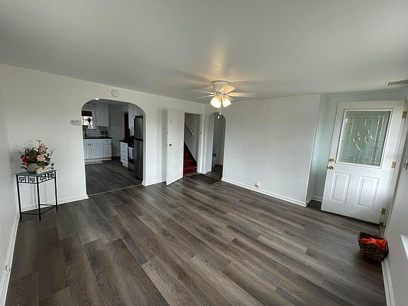 3rd image of 134 Rosewood Ave