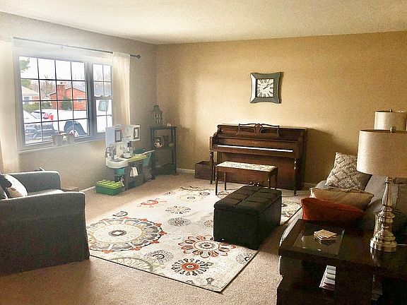 5th image of 130 W Dilcrest Cir