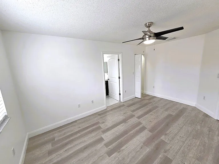 18616 SW 100th Ave — Photo 12