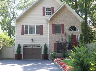 140 Clarendon Pl, Hackensack, NJ 07601