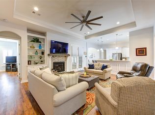 2006 Lynn St, El Campo, TX 77437
