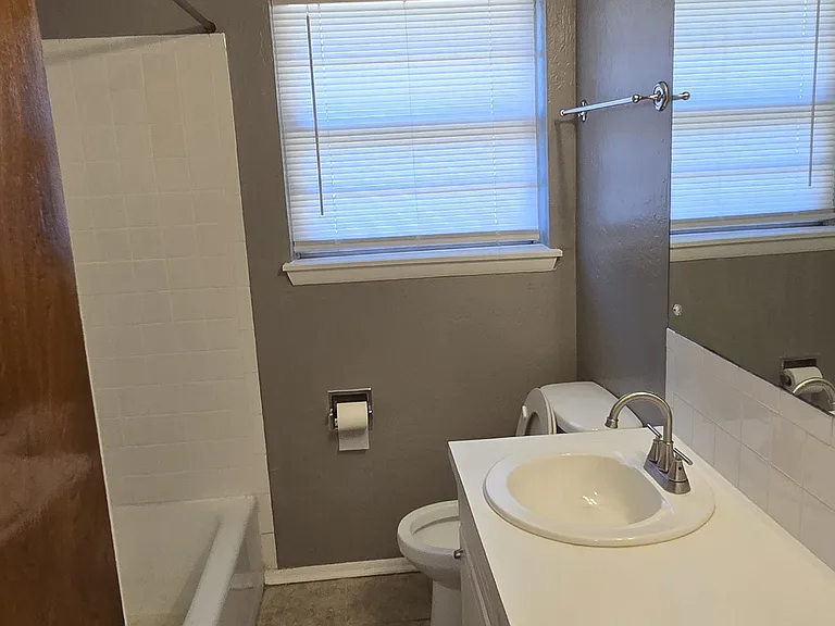 313 NW Parkwood Ln — Photo 15