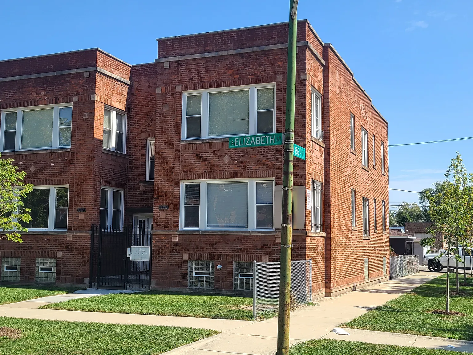 8557 S Elizabeth Street — Photo 1