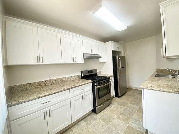 4th image of 3066 Adams Ave