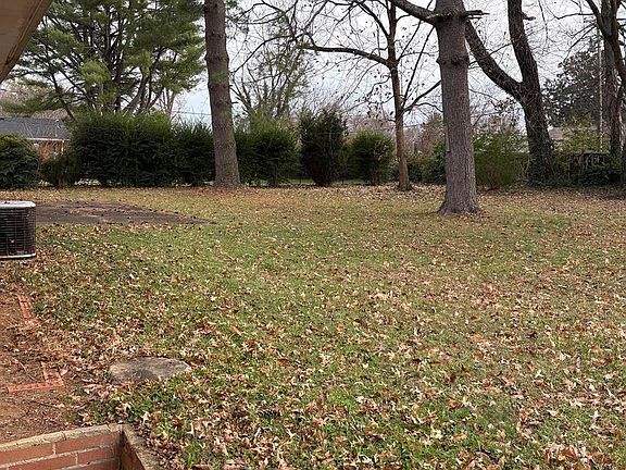 3rd image of 749 Sherwood Dr