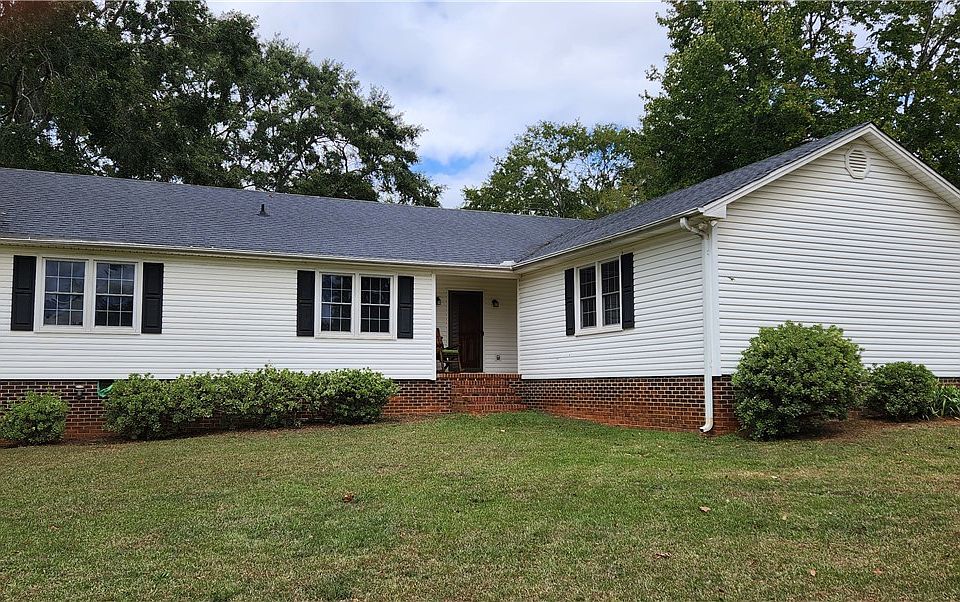 1st image of 304 Stonehaven Dr