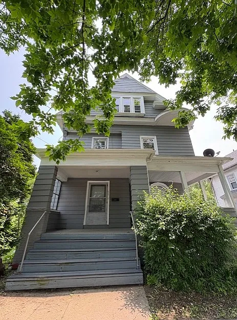 203 Bridge St #3