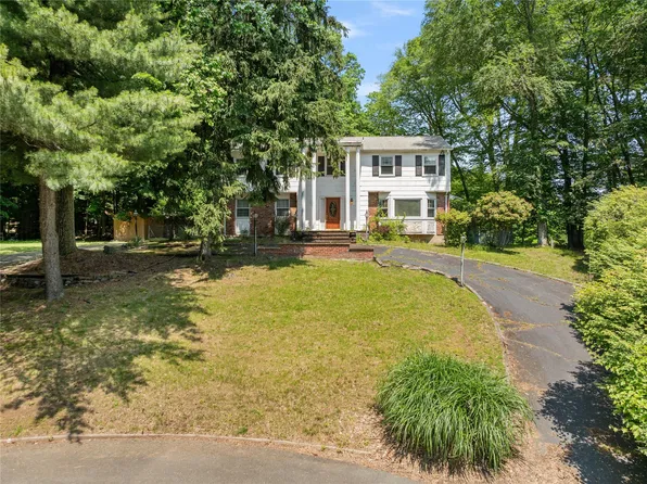 10 Salem Ct, Spring Valley, NY 10977