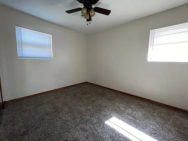 6954 SW Forest Ave — Photo 5
