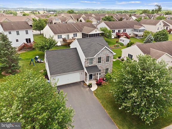 3rd image of 1204 Willow Creek Dr
