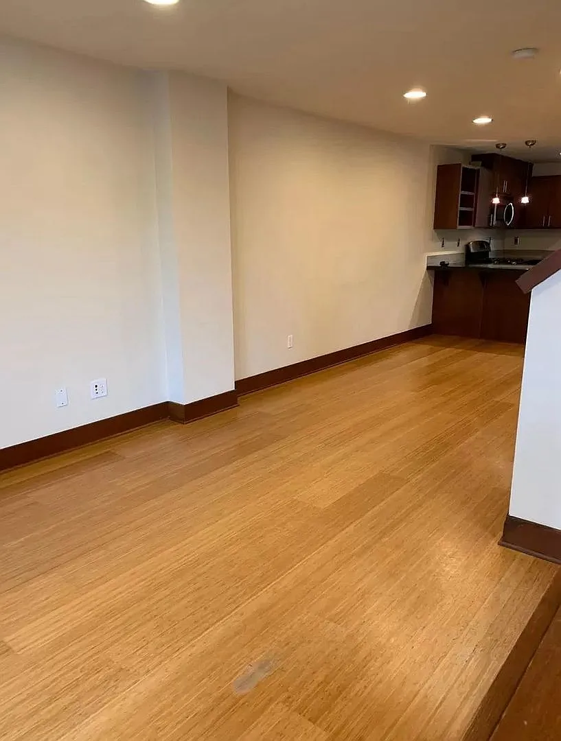 Charming 3BD/2.5BTH Ballard Townhome for Rent! Pet Friendly! — Photo 3