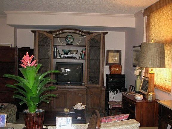 4th image of 600 Biltmore Way APT 919