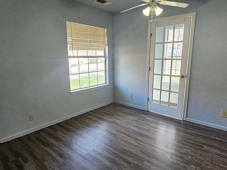 501 Mounts Ave — Photo 14