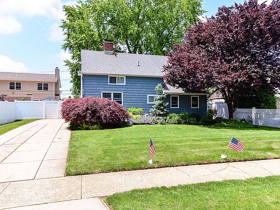 2nd image of 54 Lion Ln