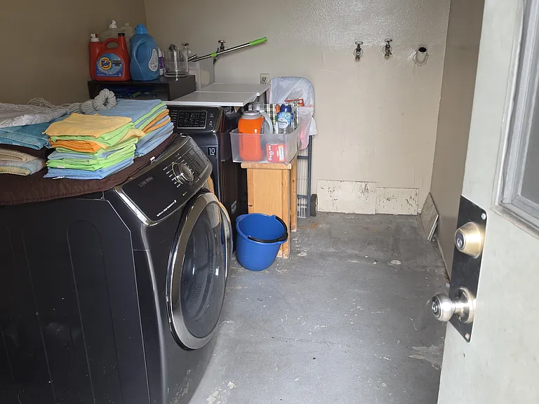 Washer/Dryer hook-ups on site