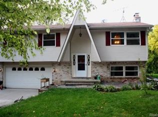 13485 Germany Rd, Fenton, MI 48430