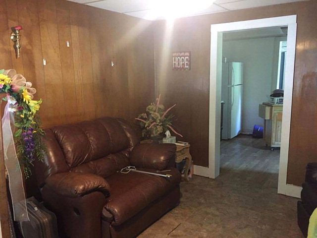 2nd image of 1628 State Highway 610 W