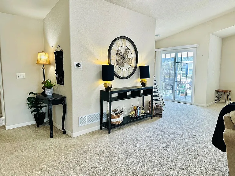 106 Essex Ln — Photo 3
